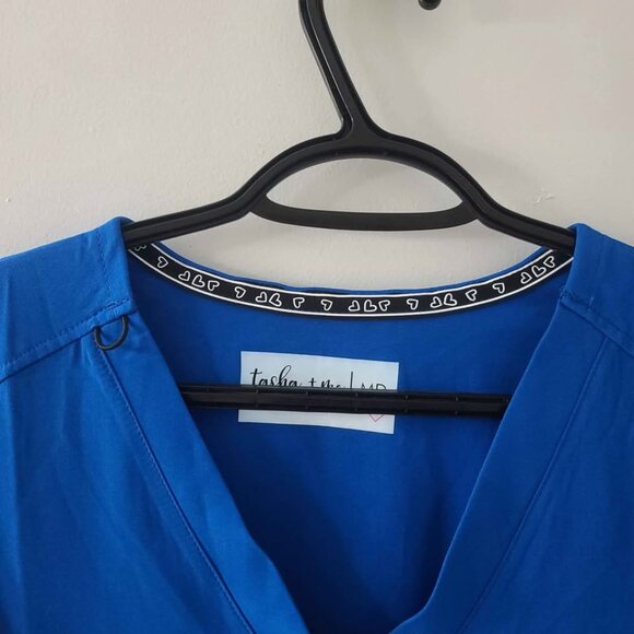 Tasha & Me Blue Womens Scrub top with two pockets Size M - Picture 4 of 5